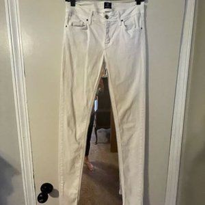 White skinny jean, size 28